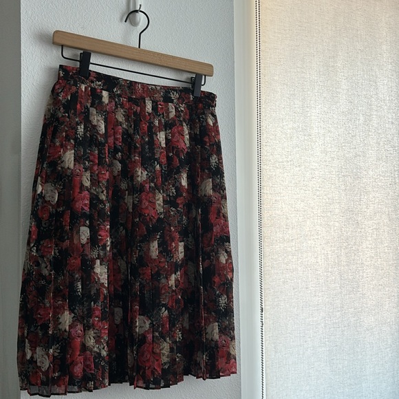 Forever 21 pleated satin midi skirt sz S - Picture 2 of 9